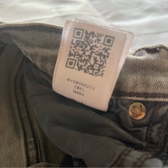 Gray True Religion Halle Cut Off Distressed Jean Shorts, Size 27 - Picture 5 of 12